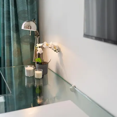 아파트 Modern Hideaway With Terrace - Urban Luxury