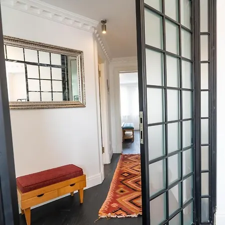 Modern Hideaway With Terrace - Urban Luxury *