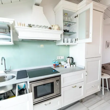 Modern Hideaway With Terrace - Urban Luxury Estambul